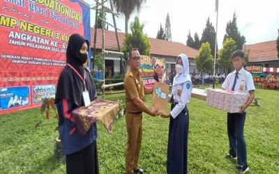 Perpisahan kelas IX SMPN 1 Liwa angkatan ke- 61